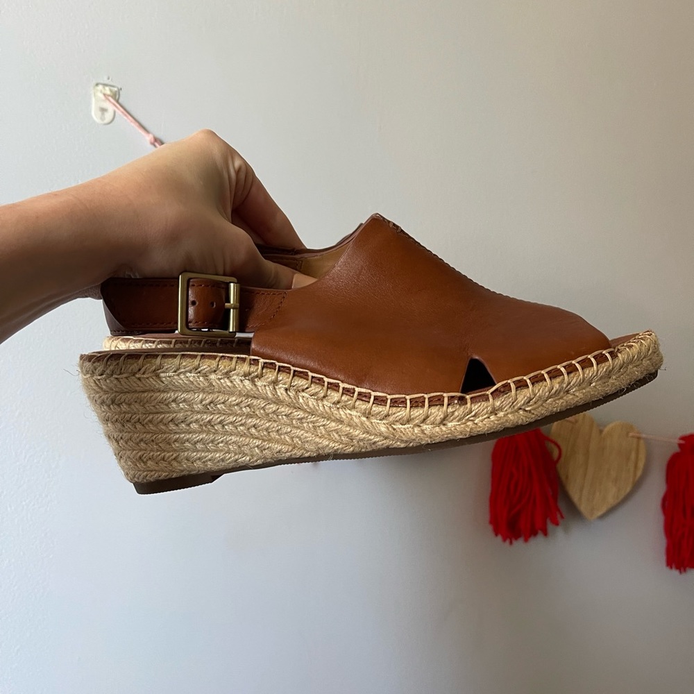 Clarks Tan Leather Espadrille Wedges 2.5” Peep Toe Buckle